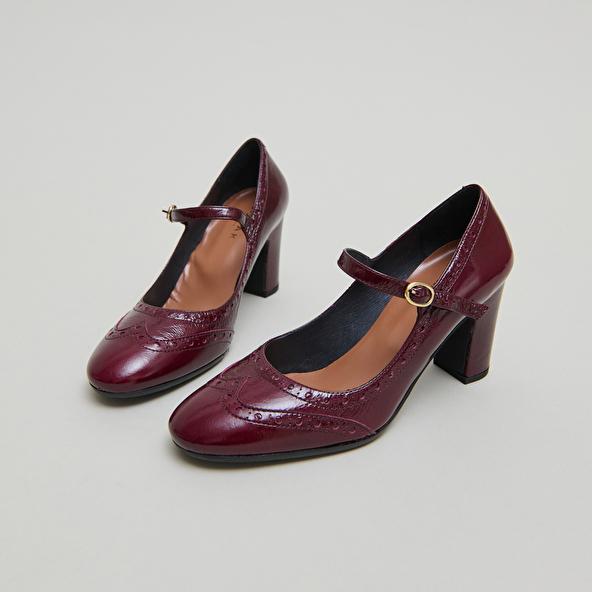 jonak Babies à talons et détails perforés in burgundy shiny leather DIRIOS