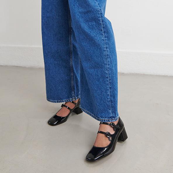 Jonak Babies With Double Straps And Rounded Toes In Black Patent DELOU