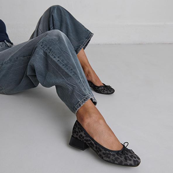 Jonak Ballerines à Petits Talons In Gray Leopard DYBIL