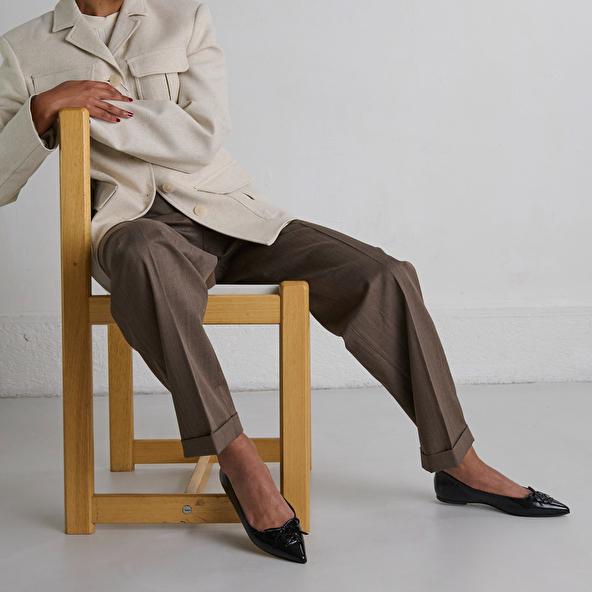 jonak Ballerines lacées à bouts pointus in black shiny leather DAMY