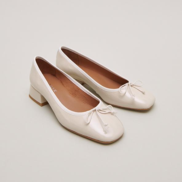Jonak Ballet Flats With Low Heels In Ecru Pleated Patent DYBIL