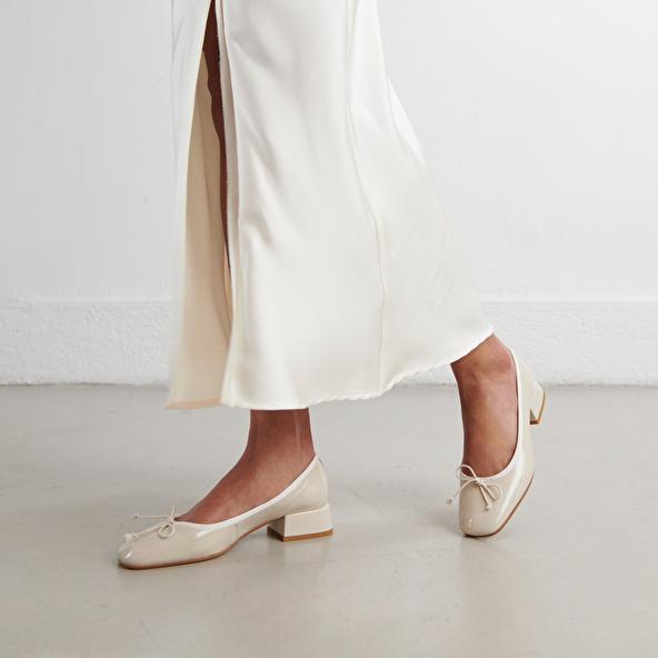 jonak Ballet flats with low heels in ecru pleated patent DYBIL