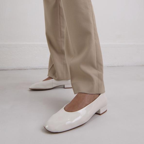 Jonak Ballet Flats With Small Heels In Ecru Pleated Varnish LEA