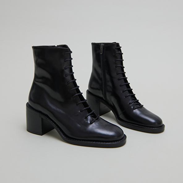 Jonak Boots à Lacets Et Talons Débordants In Black Leather BRINDILLE