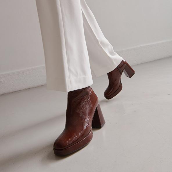 Jonak Boots à Plateformes Et Bouts Carrés In Brown Shiny Leather VORIS