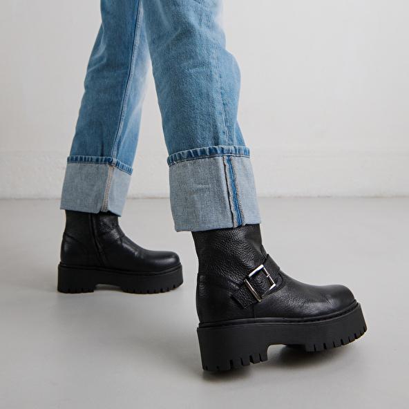 Jonak Boots à Semelles Crantées Et Boucles In Black Grained Leather RANA