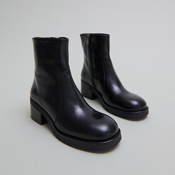 Jonak Boots à Talons Droits In Black Distressed Leather BUENA