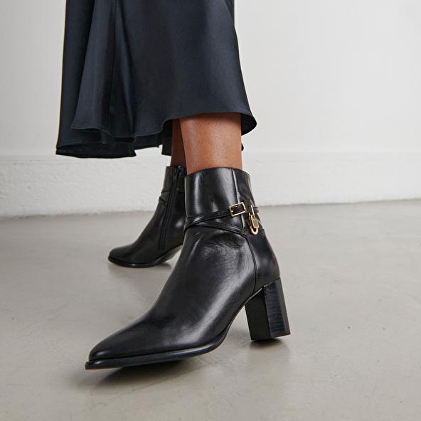 Jonak Boots à Talons Haut Et Charms Dorés In Black Leather DRAME