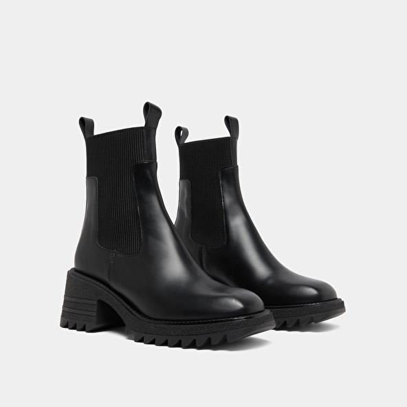 Jonak Boots With Elastics And Notched Sole In Glazed Black Leather DOVE
