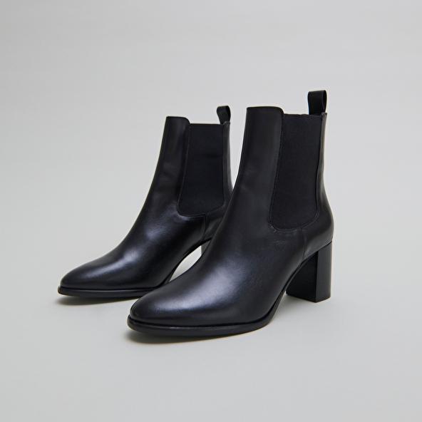 jonak Boots with heels and elastics in black leather DEVIN