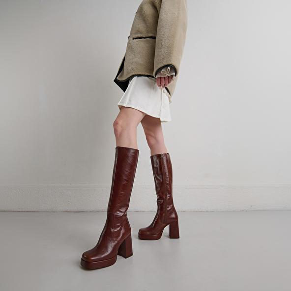 jonak Boots with heels and square toes in brown distressed leather BRYAN