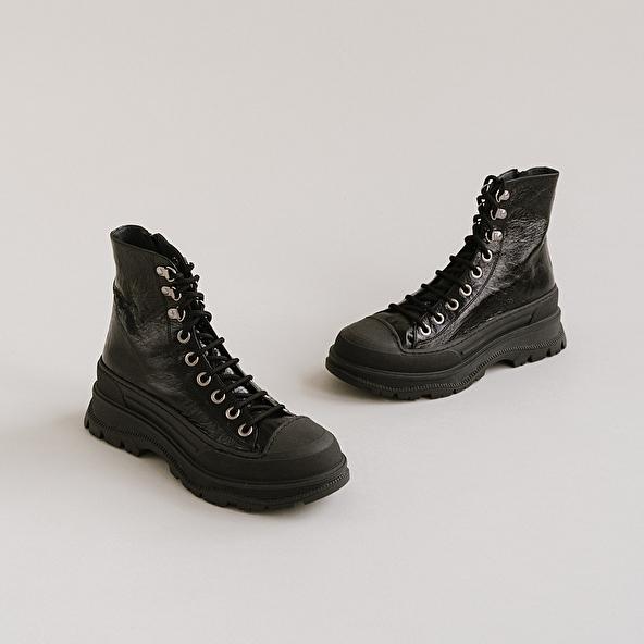 jonak Boots with laces and notched soles in black aged leather DAHINA