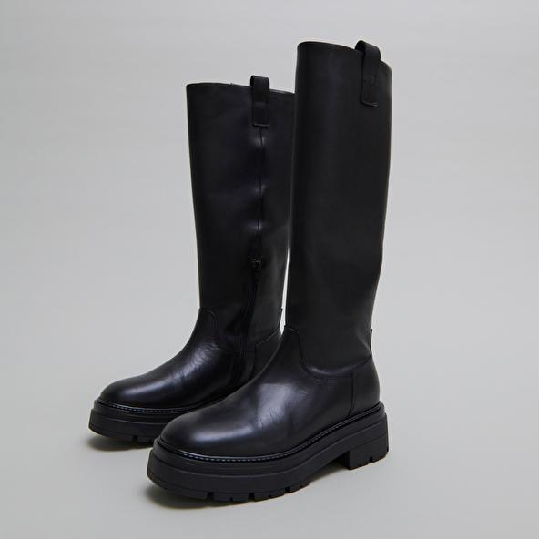 jonak Boots with notched soles and square toe in black leather PICUSSIA