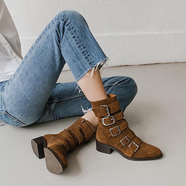 jonak Boots with straps and pointed toes in a cognac suede DIORA