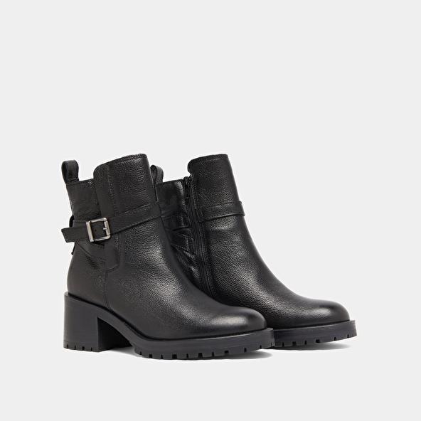 Jonak Bottines à Bouts Ronds Et Boucles In Black Grained Leather CLOVIS