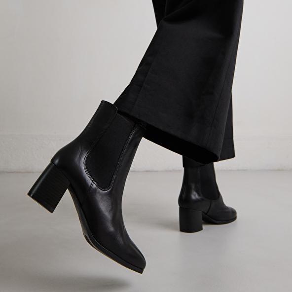 jonak Bottines à talons et élastiques in black leather ALDERIC