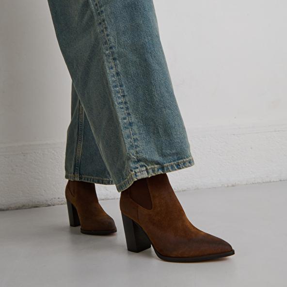 Jonak Bottines à Talons Et élastiques In Cognac Laminated Suede PEPITA