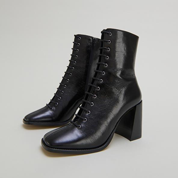 jonak Bottines à talons lacées in black distressed leather VANDELLE
