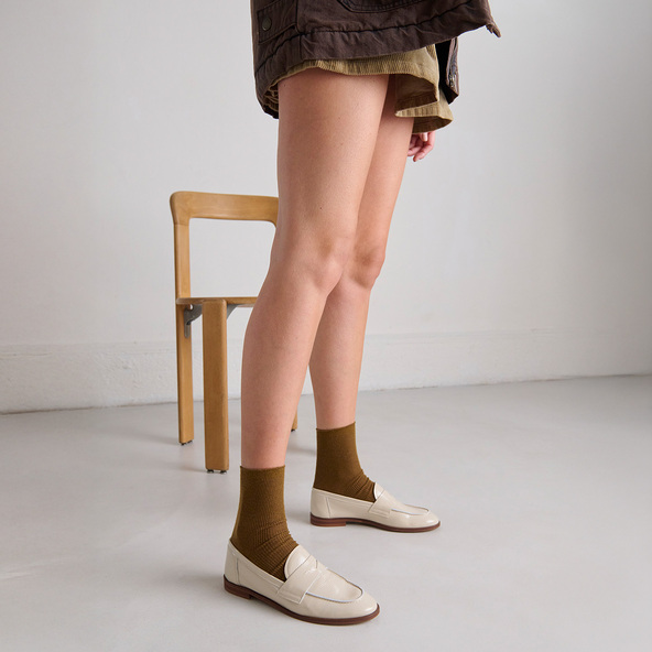 Jonak Closed Toe And Round Loafers In Pleated Patent Ecru THELMA