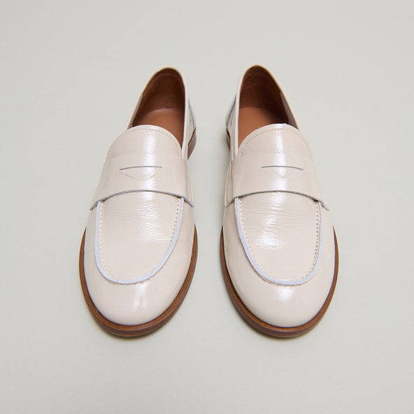 jonak Closed toe and round loafers in pleated patent ecru THELMA
