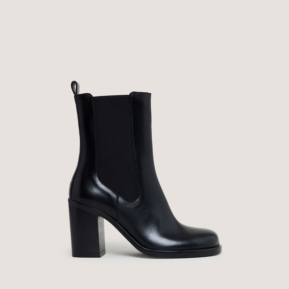 Jonak Elastic Booties With Rounded Toes In Black Leather BREAK