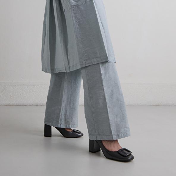 jonak Escarpins avec boucles in grey shiny leather BISOU