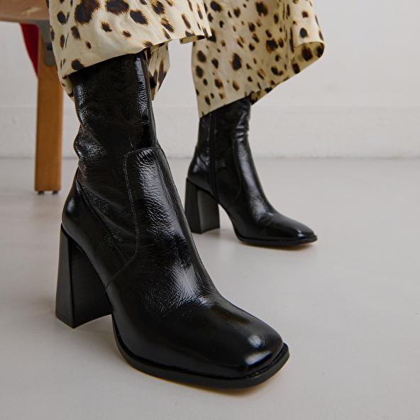 Jonak Heeled Ankle Boots With Square Toes In Black Shiny Leather VIDAL