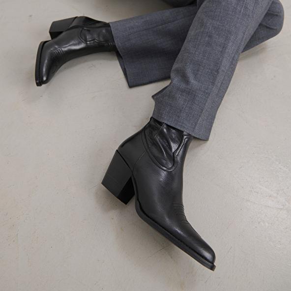 Jonak Heeled Boots With Topstitch In Black Leather DJAMENA