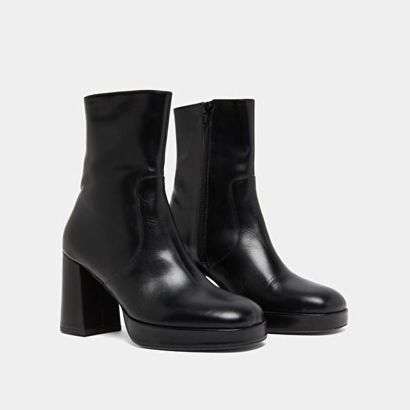 Jonak Heeled Lowboots With Square Toes In Black Leather VESNA