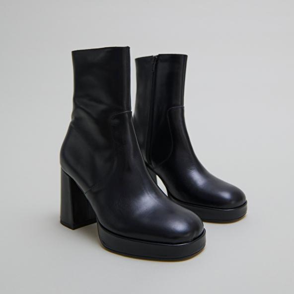 jonak Heeled lowboots with square toes in black leather VESNA