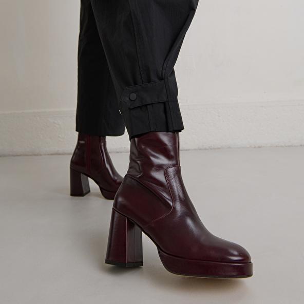 jonak Heeled lowboots with square toes in burgundy leather VESNA