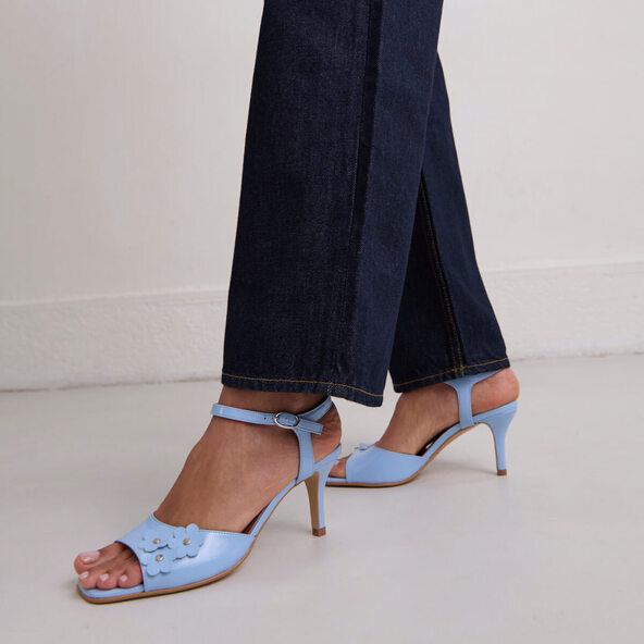 Jonak Heeled Sandals With Flowers In Blue Pleated Varnish VAVA