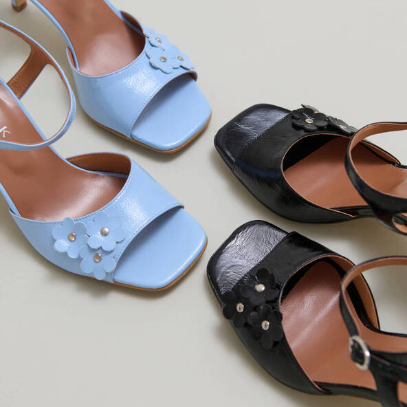 Jonak Heeled Sandals With Flowers In Blue Pleated Varnish VAVA