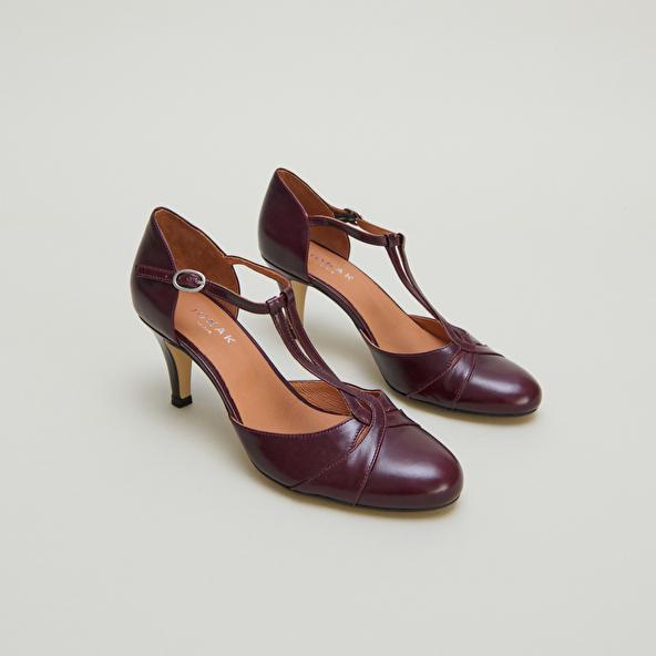 jonak Heeled t-bar and adjustable buckles in burgundy leather VERMEIL