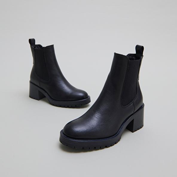 jonak High boots with notched soles in black grained leather CECILE