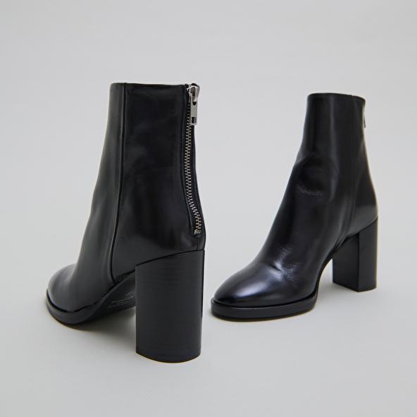 jonak Boots with heels in black leather DEEP