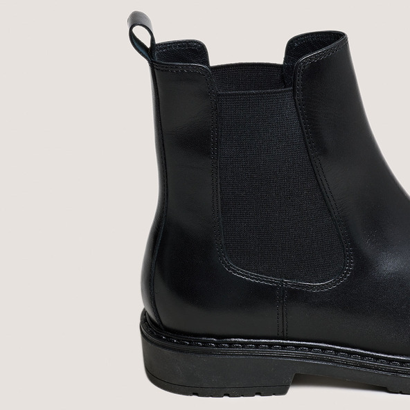 Jonak Chelsea Boots In Black Leather AMICAL