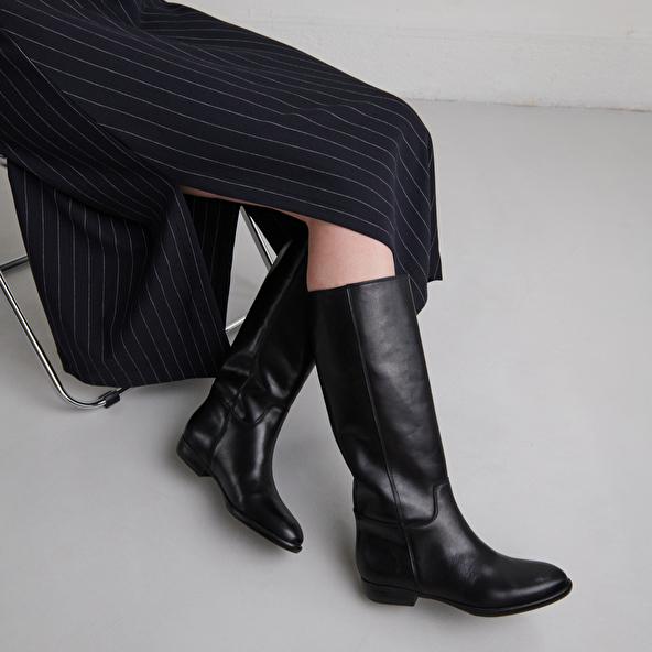 Jonak Flat Boots In Black Leather 1137