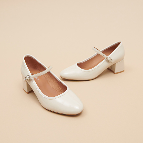 Jonak Heeled Babies In Ecru Patent DALMATIE