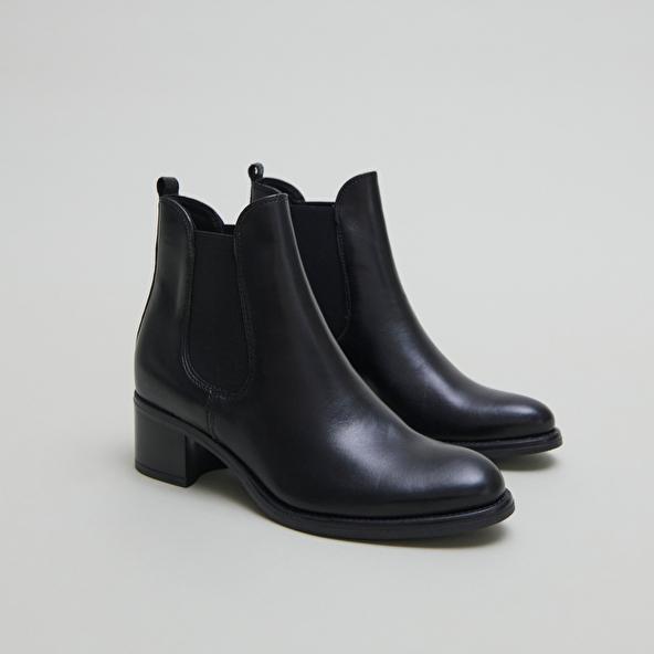Jonak Heeled Lowboots In Black Leather CALCUTTO