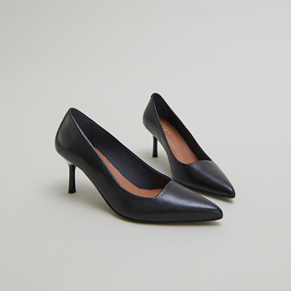 jonak Pointed-toe pumps in black leather DUNDEE