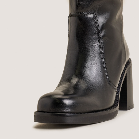 Jonak Wide Square-Toe Boots In Black Leather BLIM