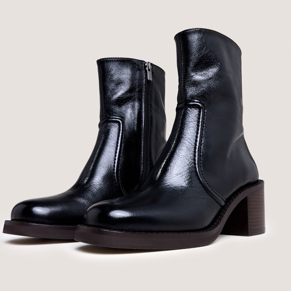 Jonak Laminated Heel Booties In Aged Black Leather BEAUTE