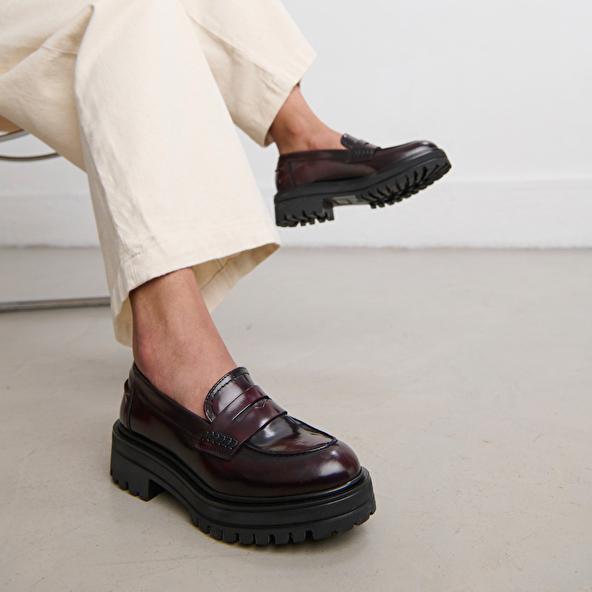 jonak Loafer with notched soles in burgundy shiny leather ALFI