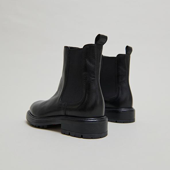 Jonak Lowboots With Elastic Straps And Notched Soles In Black Grained Leather CELINA