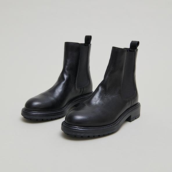 jonak Lowboots with elastic straps and notched soles in black grained leather CELINA