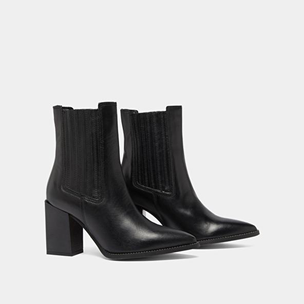 Jonak Lowboots With Heels And Pointed Toes In Black Leather PERLINE