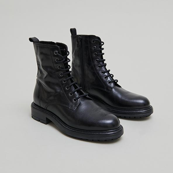 jonak Lowboots with laces and notched soles in black leather CELIMENE
