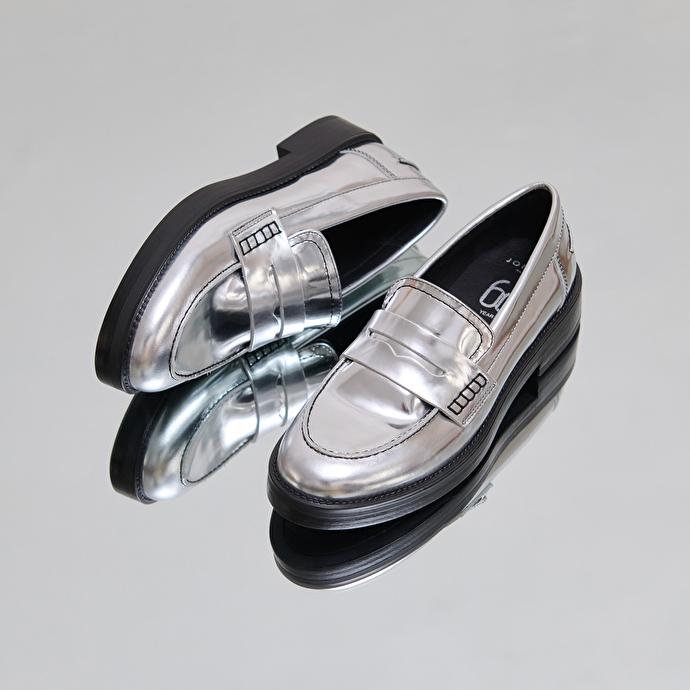 jonak Mocassins à bouts ronds in silver metallic leather REFLECT