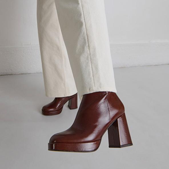 jonak Mocassins à talons et bouts arrondis in black leather VOLTURA